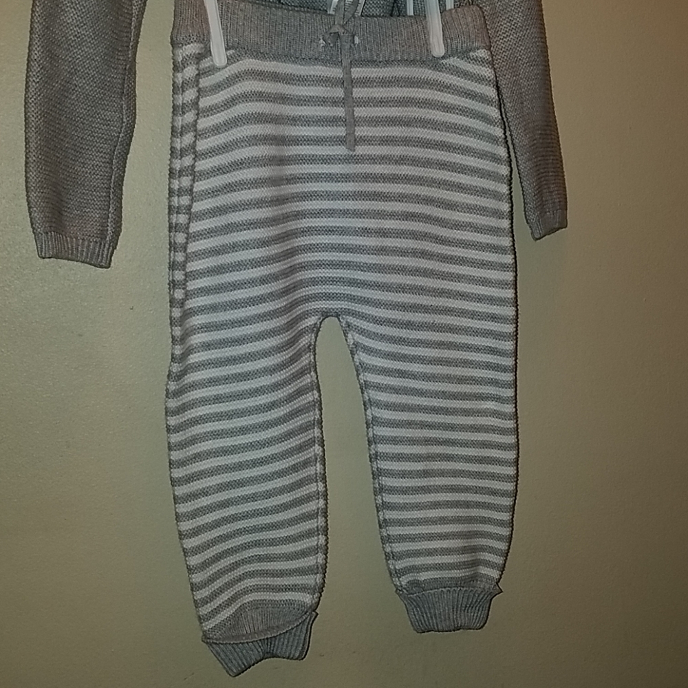 Carter's infant boy's 2 piece outfit - Picture 4 of 7